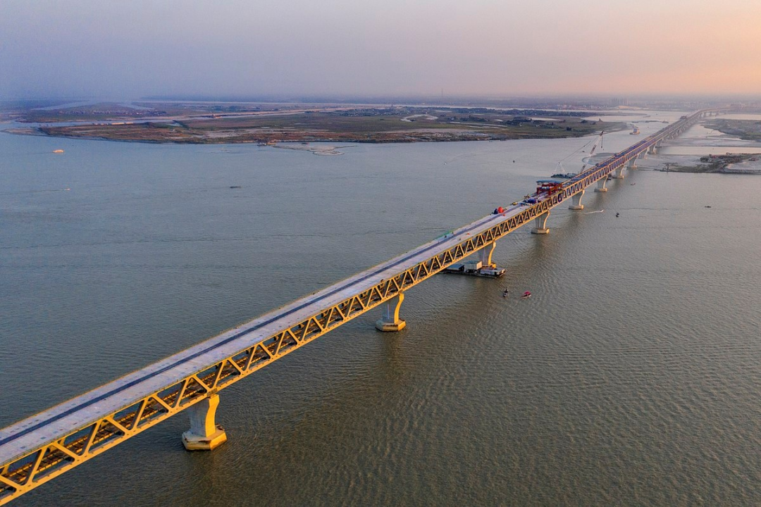 大桥全长9.83公里，跨河主桥长6.15公里